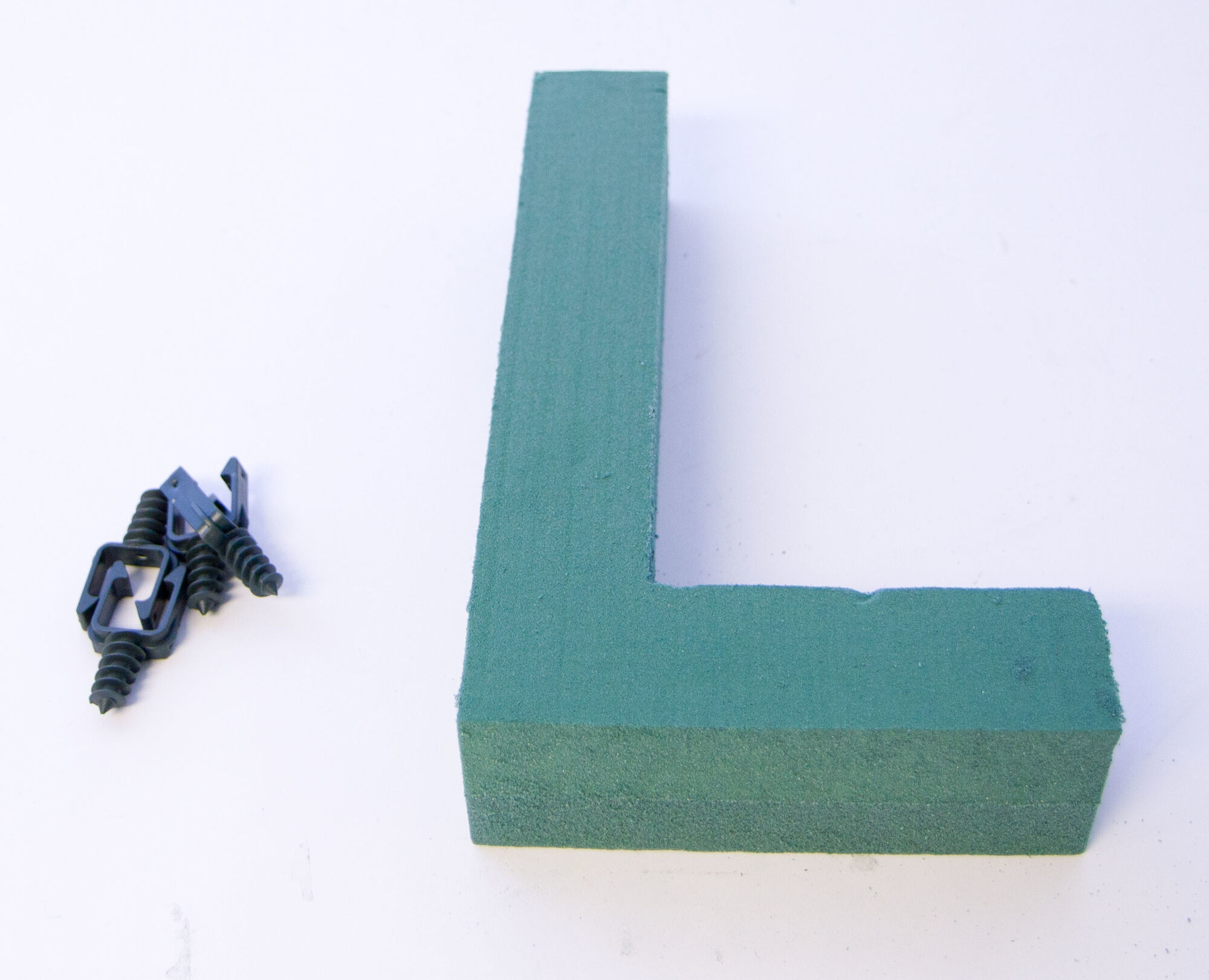 Oasis Foam Frame Letter - L